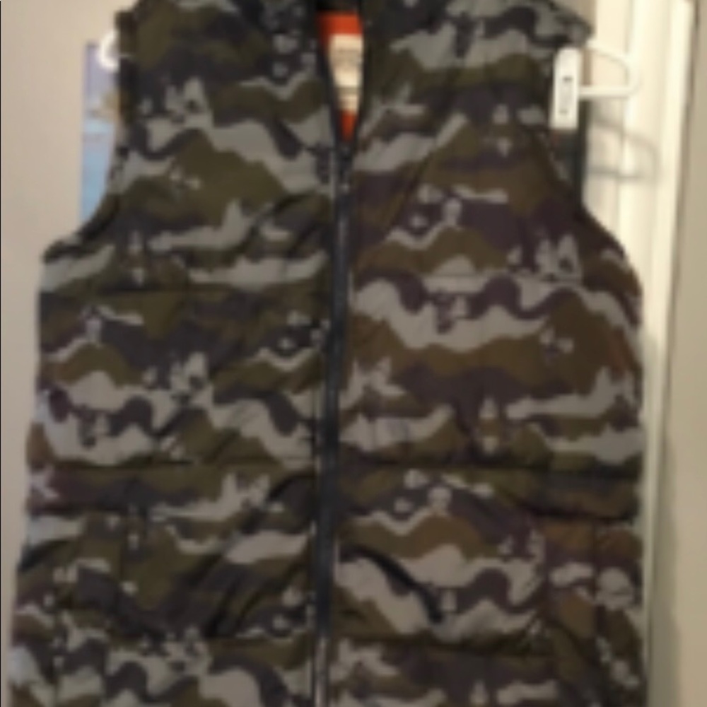 Old Navy puffer vest. Boys xl